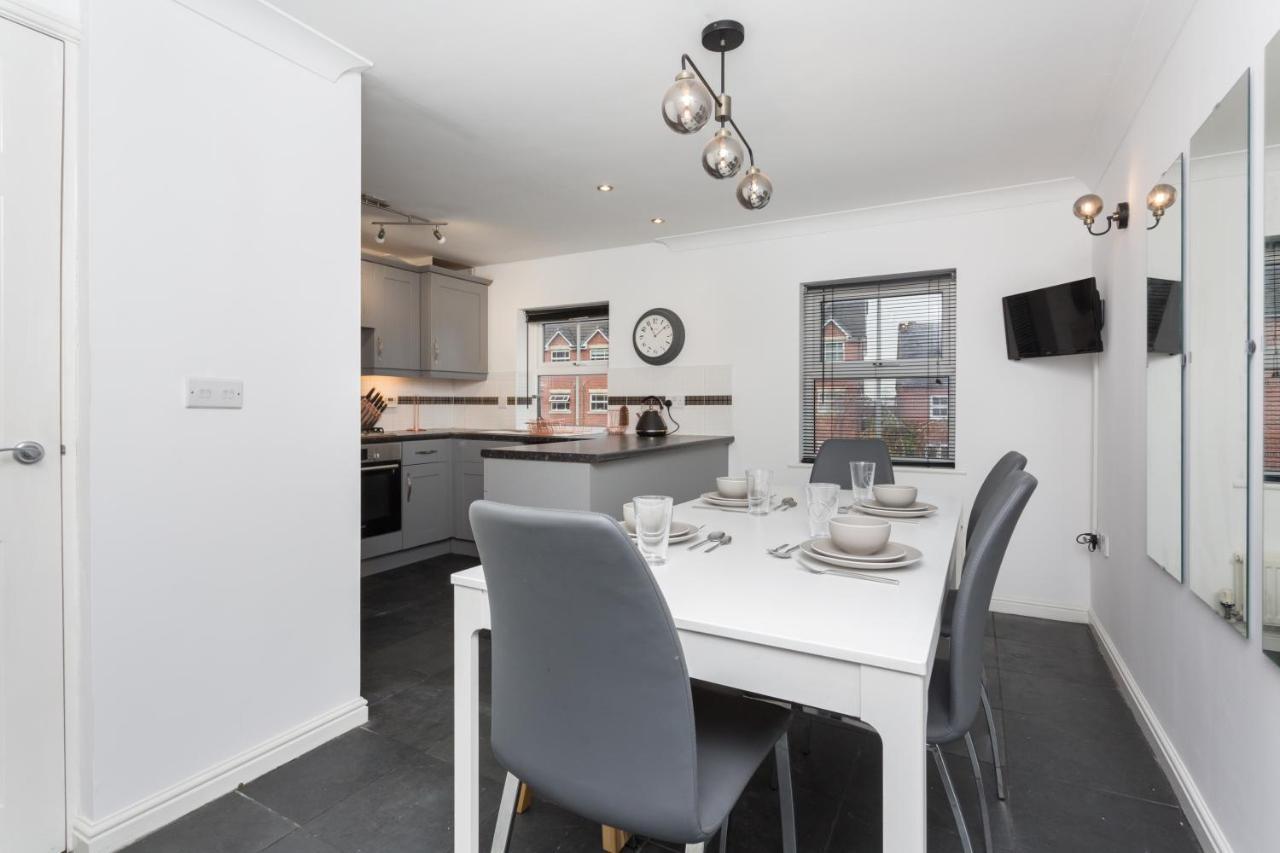 Great Park Townhouse Villa Престън Екстериор снимка